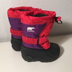 Sorel toddler snow boots. Size 7(baby)